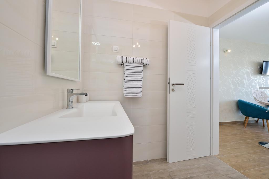 Lavender Apt. W. Balcony In Old Town Zadar Luaran gambar